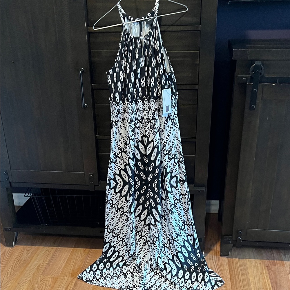 Elegant Black and White Maxi Dress